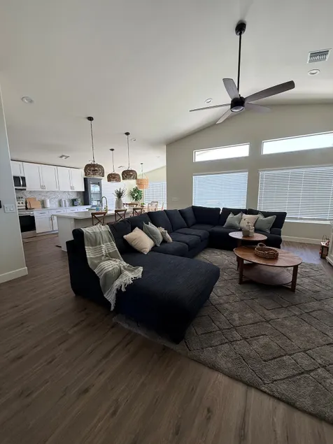 Spacious Renovated 4BR – Sleeps 10 in Surprise - Image 1