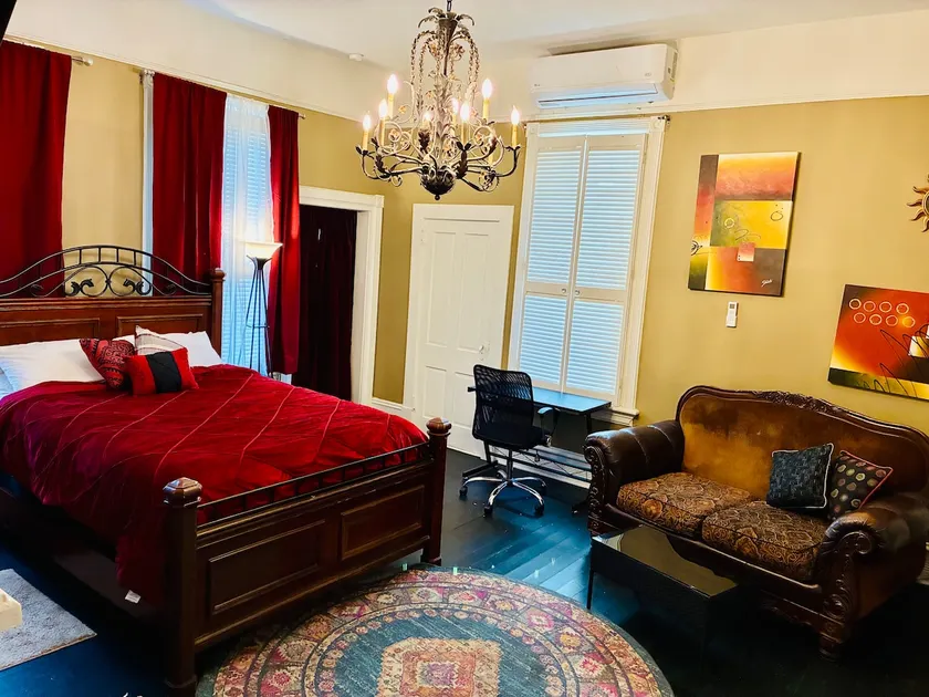 1 Bedroom Apt Loft - Great Location - Image 1