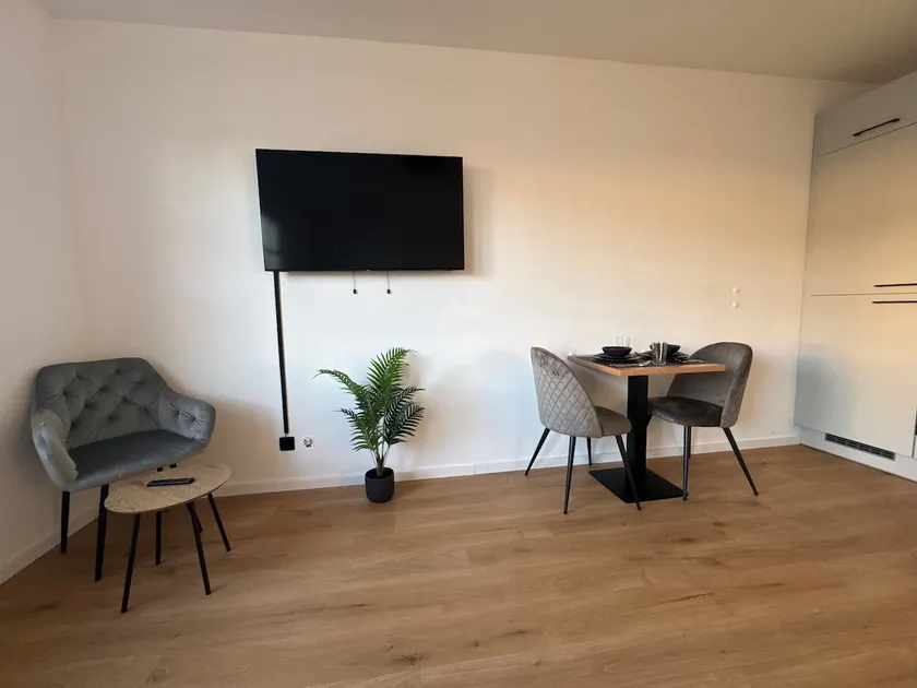Union Suite Apartment Near Train Station - Image 1