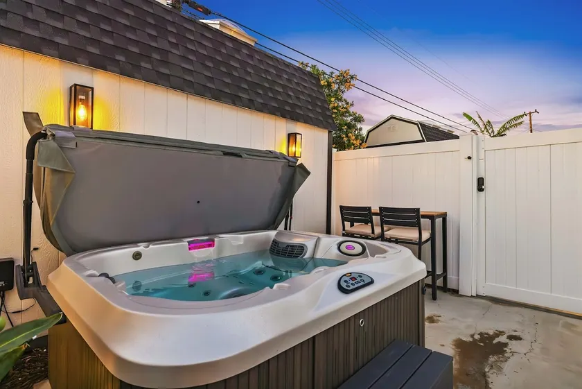 2BR Retreat / HOT TUB, Fire Pit, BBQ, & Yard Oasis - Image 1