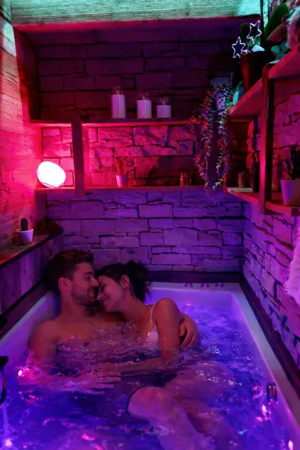 Romantic spa suite “Les Boutons d'Or” - Image 1