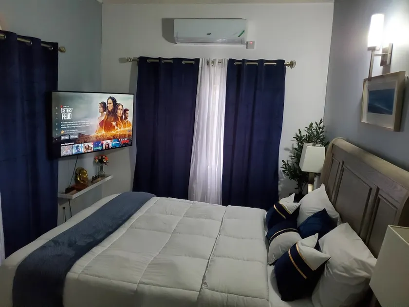 Tenovia Suites | Modern Cozy Oasis - Image 1