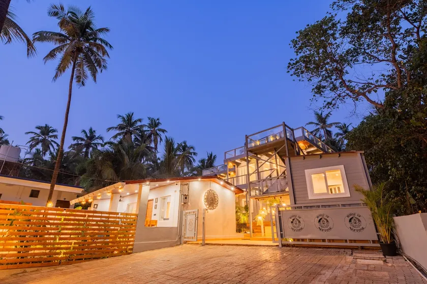 The Coastal Getaway: Just Steps from Morjim Beach - Image 1