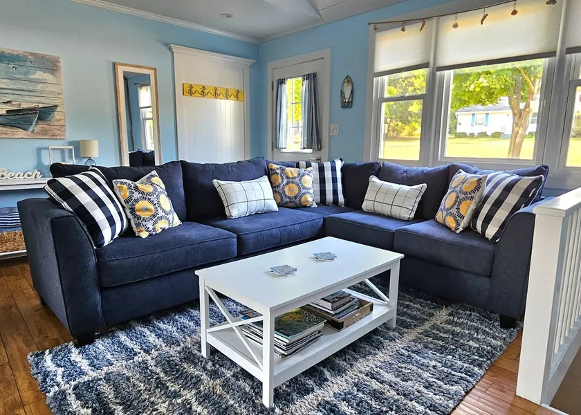 Nautical Cottage Near Beach, Wineries, Golf, Shops - Image 1