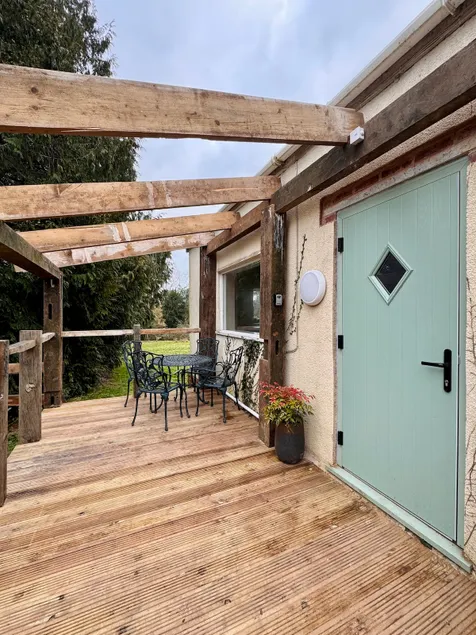 Bungalow with field views near Worcester, sleeps 4 - Image 1