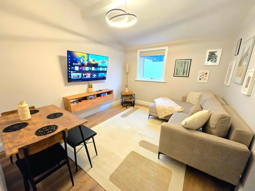 Warm & Cosy Home in Glasgow - Image 1