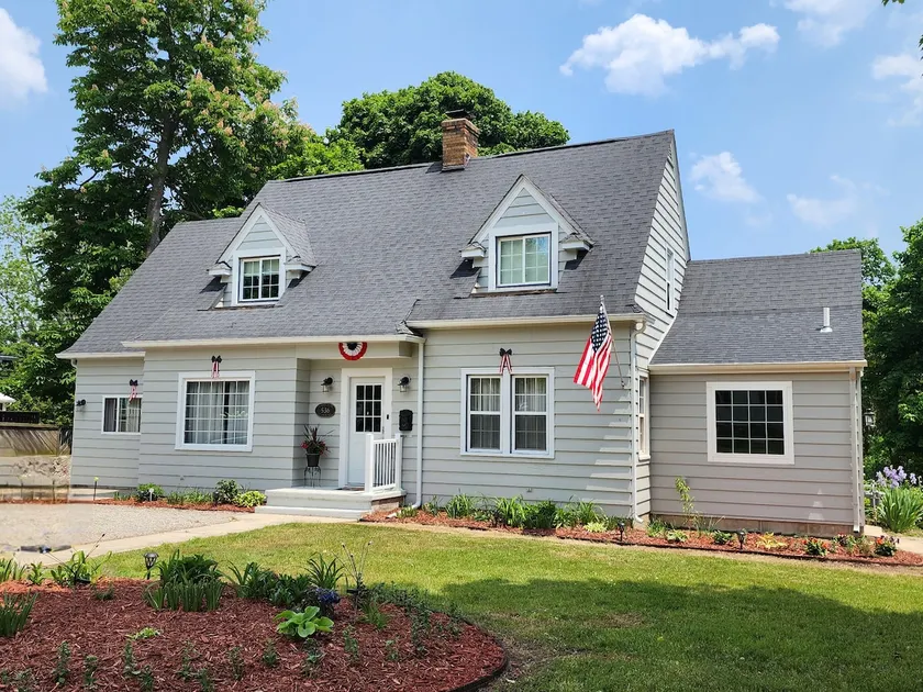 Nantucket Inn at Harbor Beach - Image 1