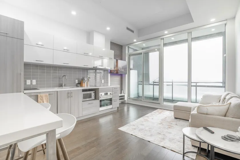 Modern Downtown Unionville Stay - Image 1