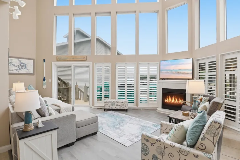 Glass Haven -Saltwater Hot Tub & Game Room! - Image 1
