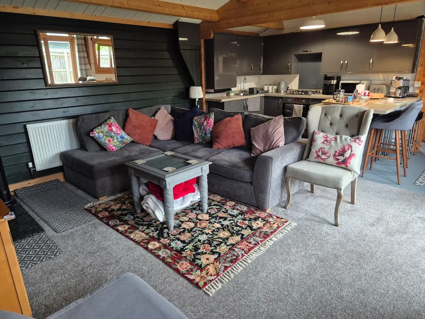 Milton Lodge, Horton, Berkshire - Image 1