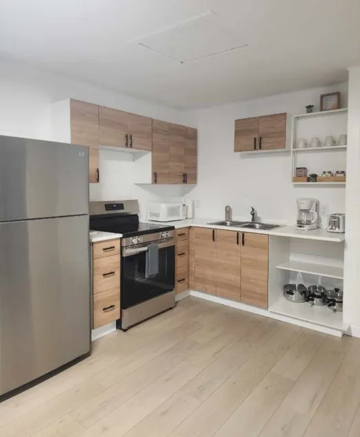 Lovely New Renovated Place with Free Parking - Image 1