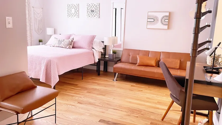 Spacious studio for 2 close to Wrigley & Boystown - Image 1