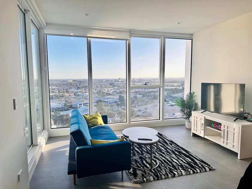Luxurious city view at Sydney Olympic Park - Image 1