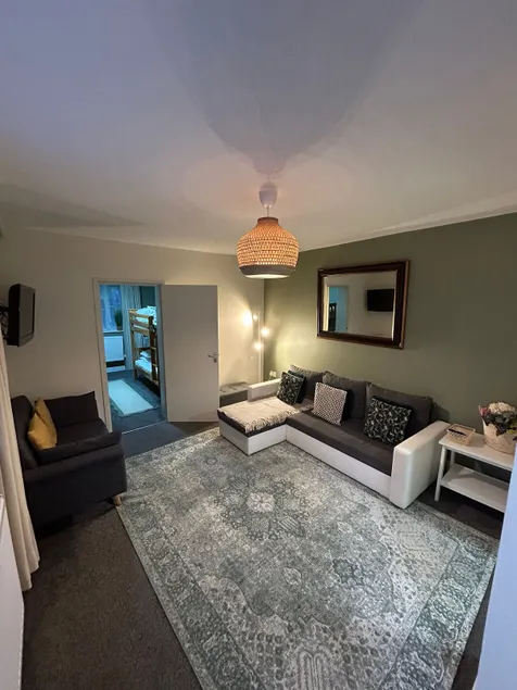 Beautiful & Spacious 2 Bed House for 10 people - Image 1