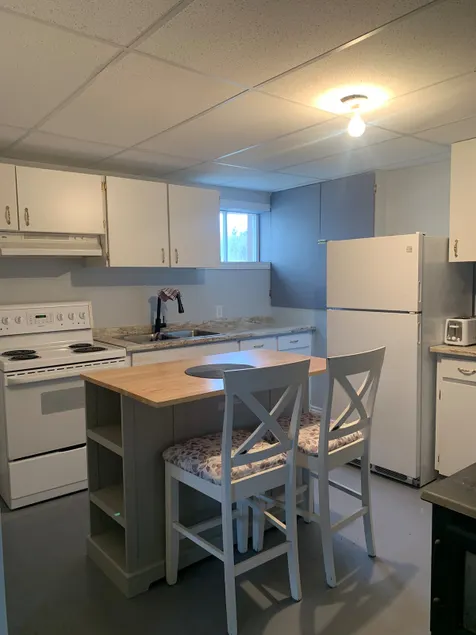 Sleeps 5 , two bedroom Basement Appartment. - Image 1