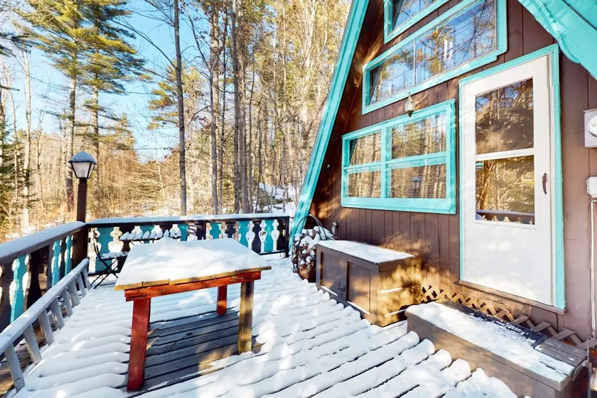 1BR Charming house, woodstove, A/C, firepit, deck - Image 1