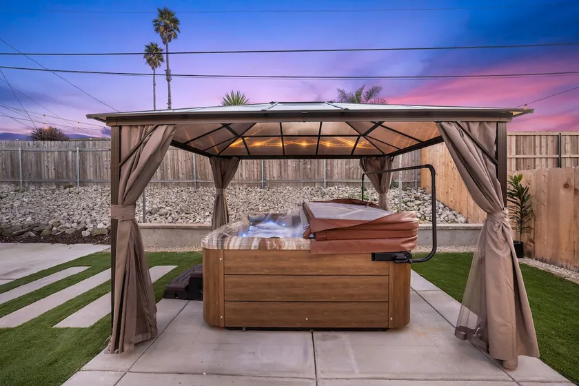 Modern Mountain View home - Image 1