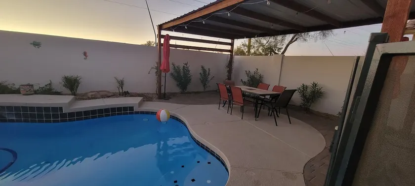 The pool house - Image 1