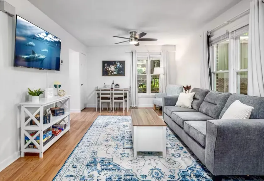Triangle Locale, Pets, Patio, Relax, Greenway - Image 1