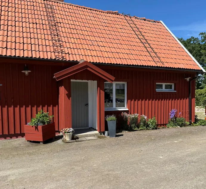 Welcome to our cabin - Image 1