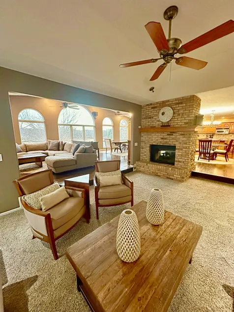 Spacious Family Home + Park Views + Sleeps 8 - Image 1