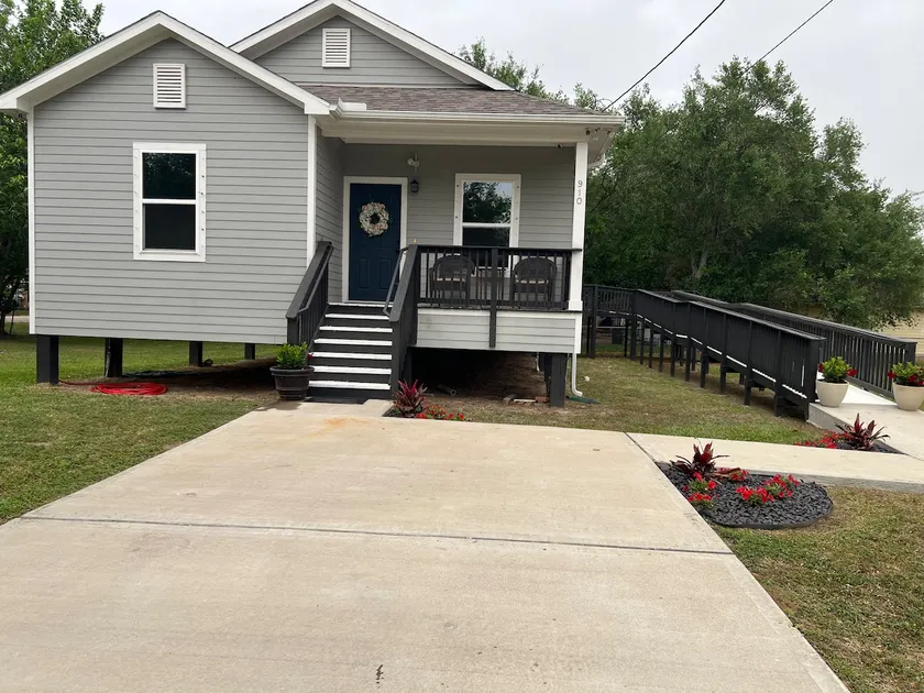 Home in Palacios TX - Image 1