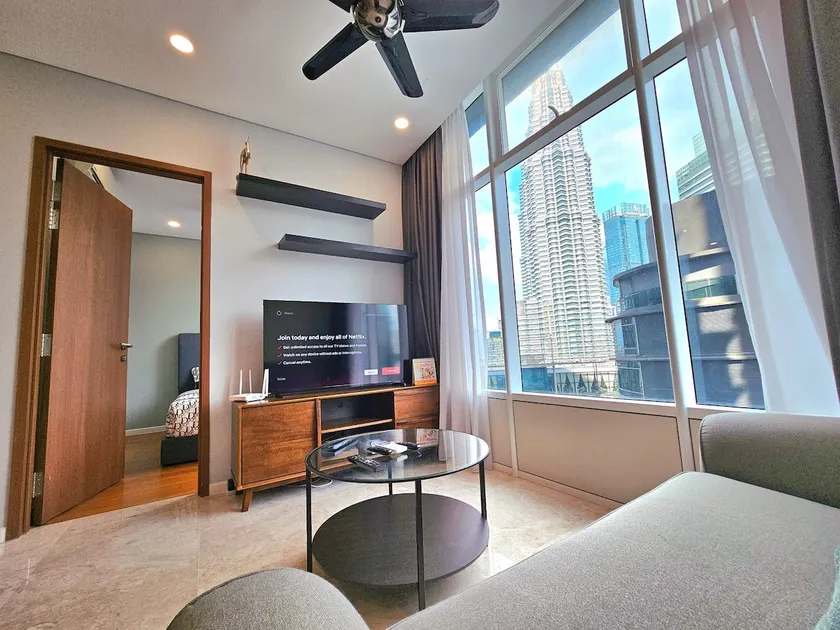 KLCC VIEW| Cozy 2BR Sky Suites - Image 1