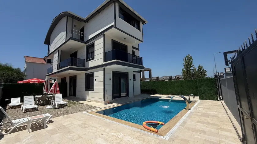 Antalya Belek Luxury 3+1 Villa 13 - Image 1