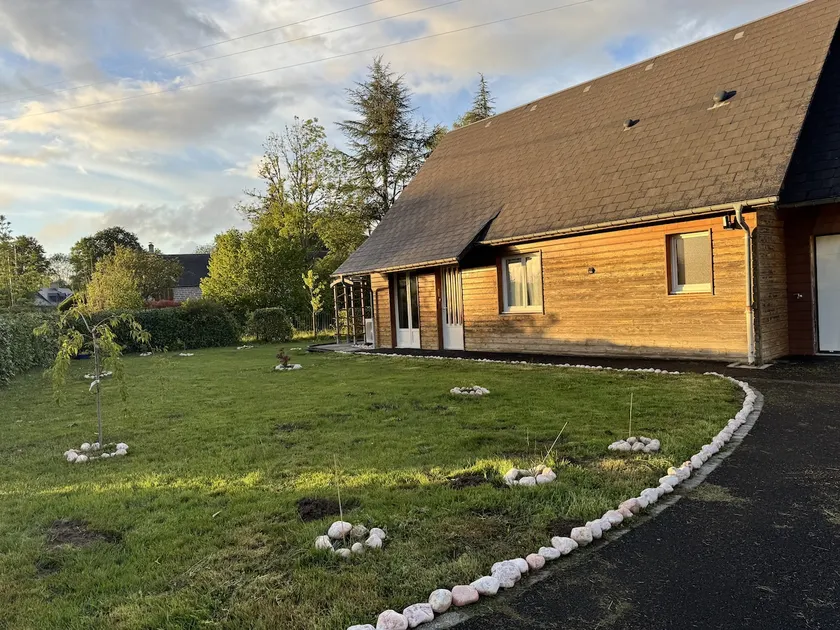 Chalet surrounded by nature - Image 1