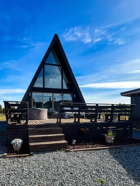 Cabin with a view of the volcano - Image 1