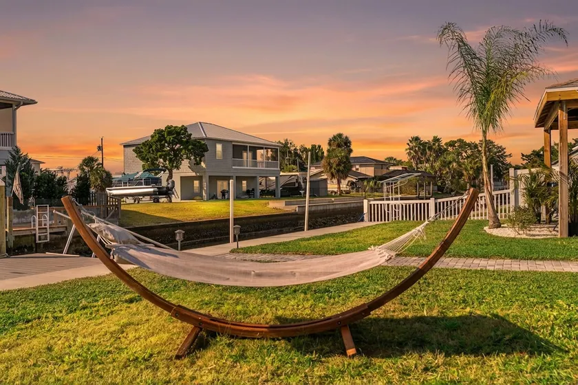 3BR Gulf Access • Dock + Kayaks • Gazebo • BBQ - Image 1