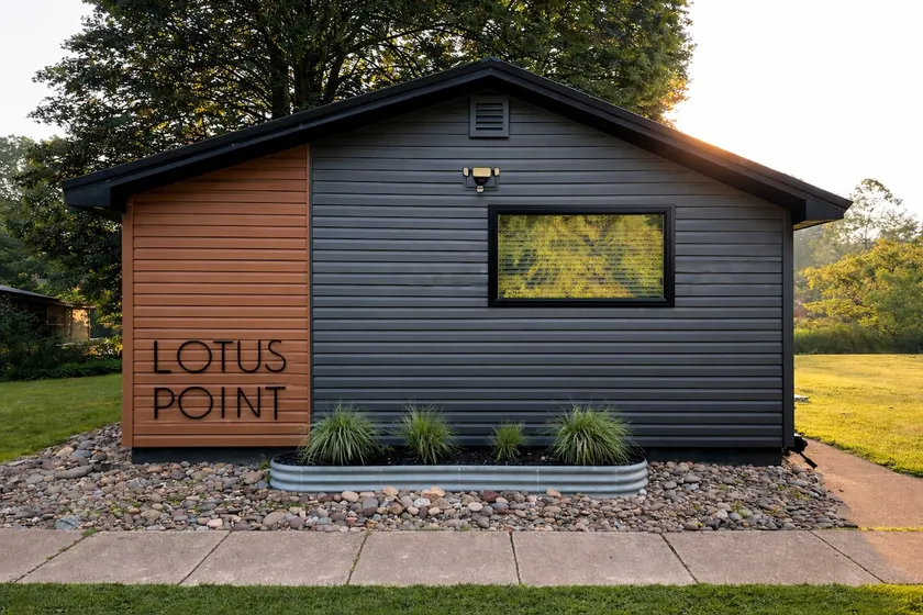Lotus Point Riverside Retreat - Image 1
