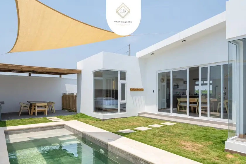 Sun House | Steps from the Beach for 10 | WIFI - Image 1