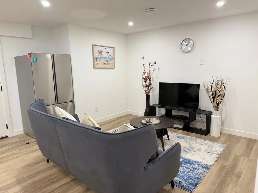 Cozy 2 bed 1 bath Basement Suite - Image 1