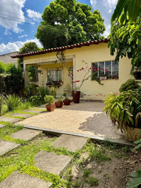 Tropical house in Itaborai with air conditioning and parking space - Image 1