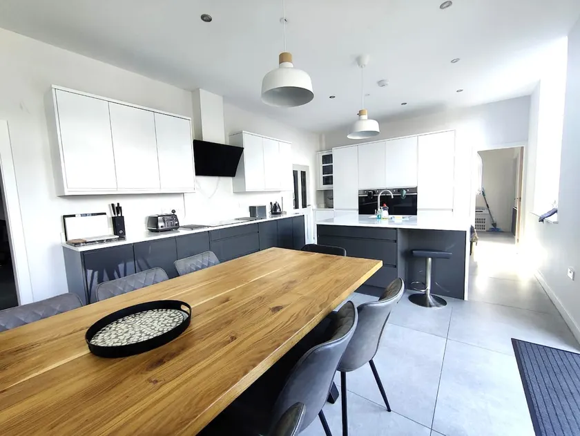 Spacious 5 bedroom chapel. - Image 1