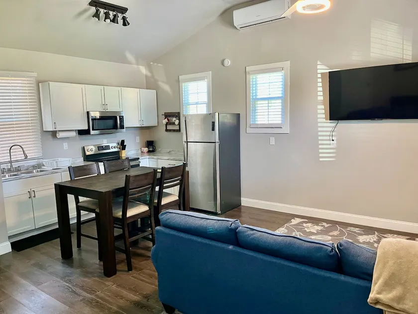 Cozy Guesthouse - Image 1