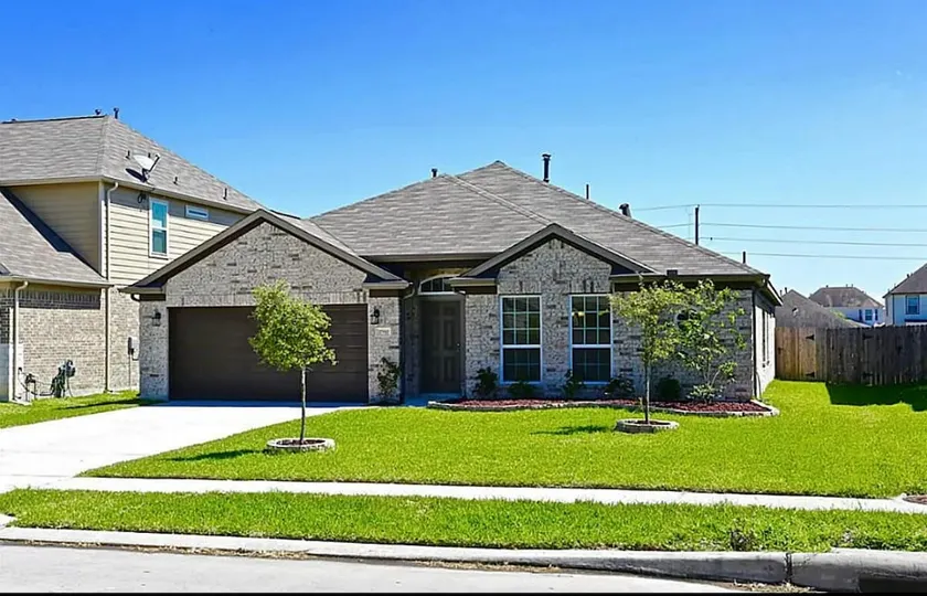 3 Bedroom Newly Furnished Family Home - Image 1