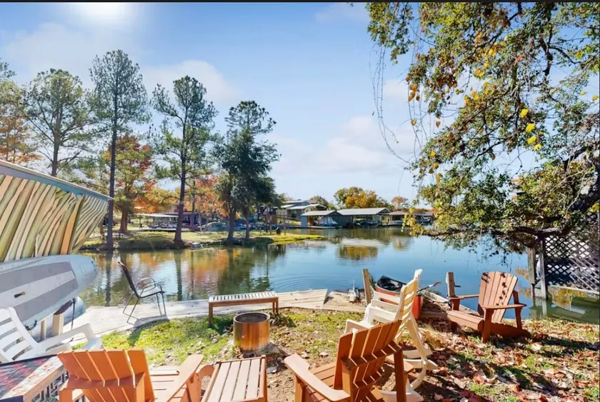 Tree Covered Lakefront Living - Image 1