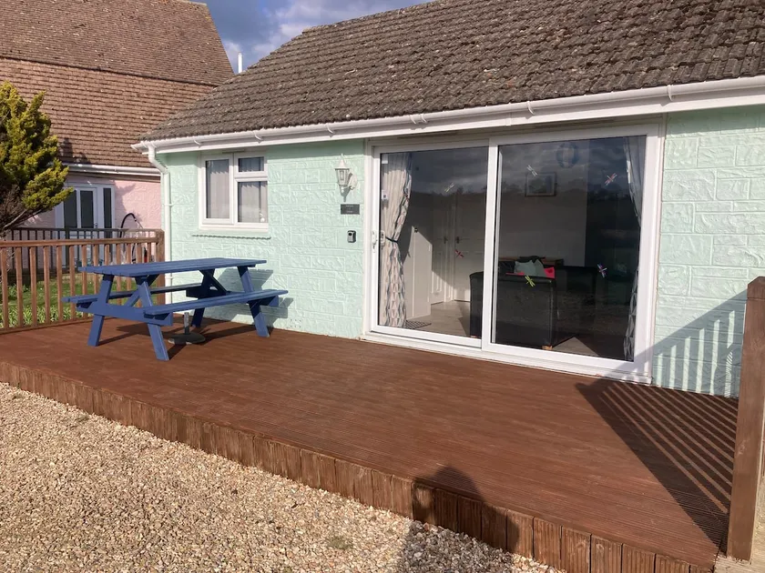 2 Bedroom Bungalow Discount ferry - Image 1