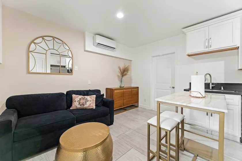 Luxurious-1BR-King-SofaBed 6Mi Disney 2Mi hosp/WD - Image 1