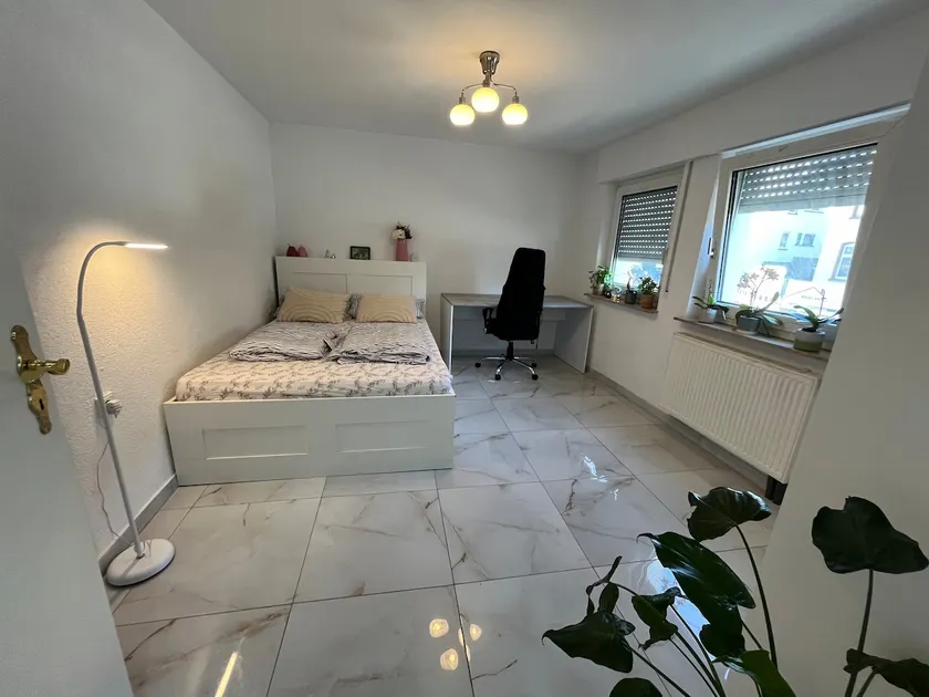 Cozy 1-Room Studio Apt with Private Kitchen & Bath - Image 1
