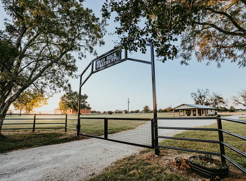 Five-Star Quiet Escape with Easy Hwy 82 Access - Image 1