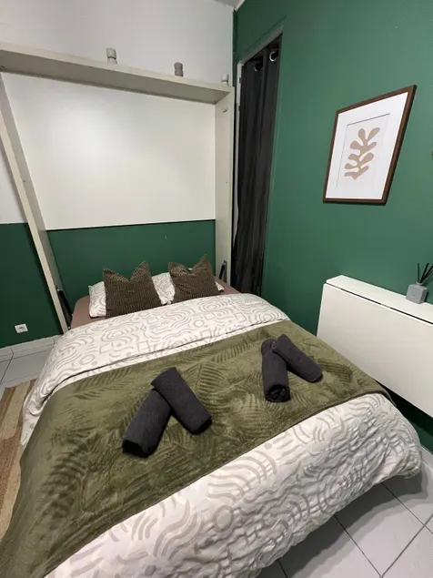 Apartment 15 - Image 1