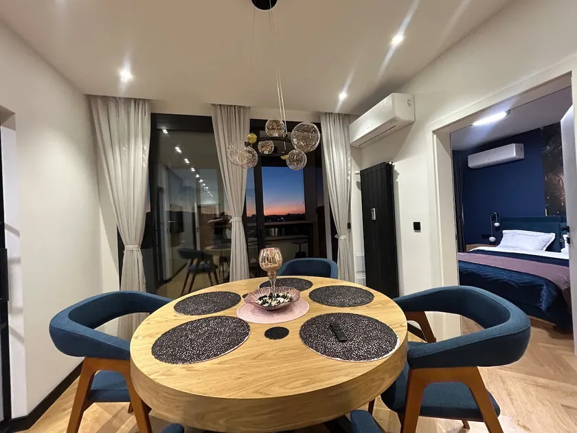 Blue Iris, 2BR, Stunning Views, Jacuzzi and Workspace - Image 1