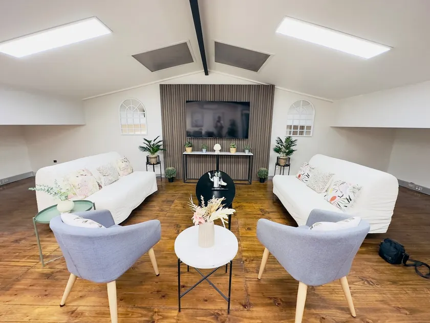 BiG Group16PPL-Victorian5BR Home-Spacious-CityTram - Image 1