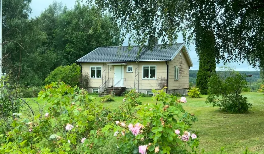 House by two lakes - Image 1