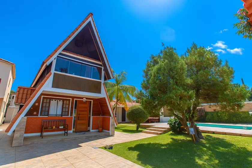 Cozy cottage with a pool - Image 1