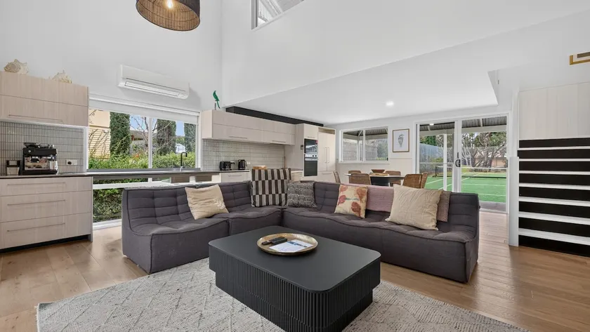 Cliff House Cottage | Modern Metung Retreat - Image 1