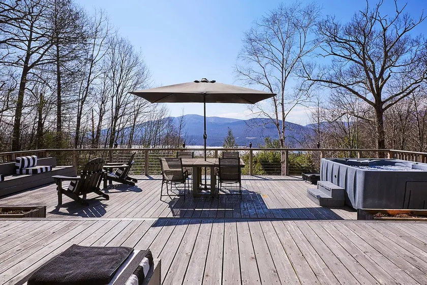Stylish Mountain House with Reservoir Views - Image 1